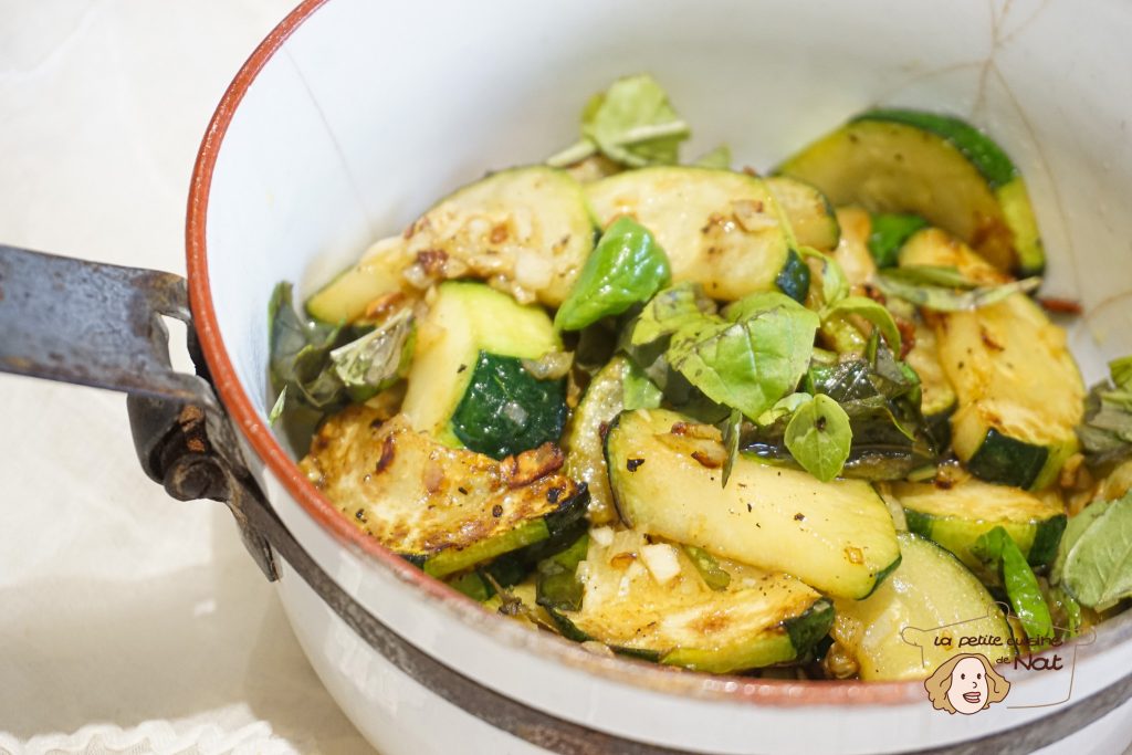 Courgettes sautées à l'ail et au basilic