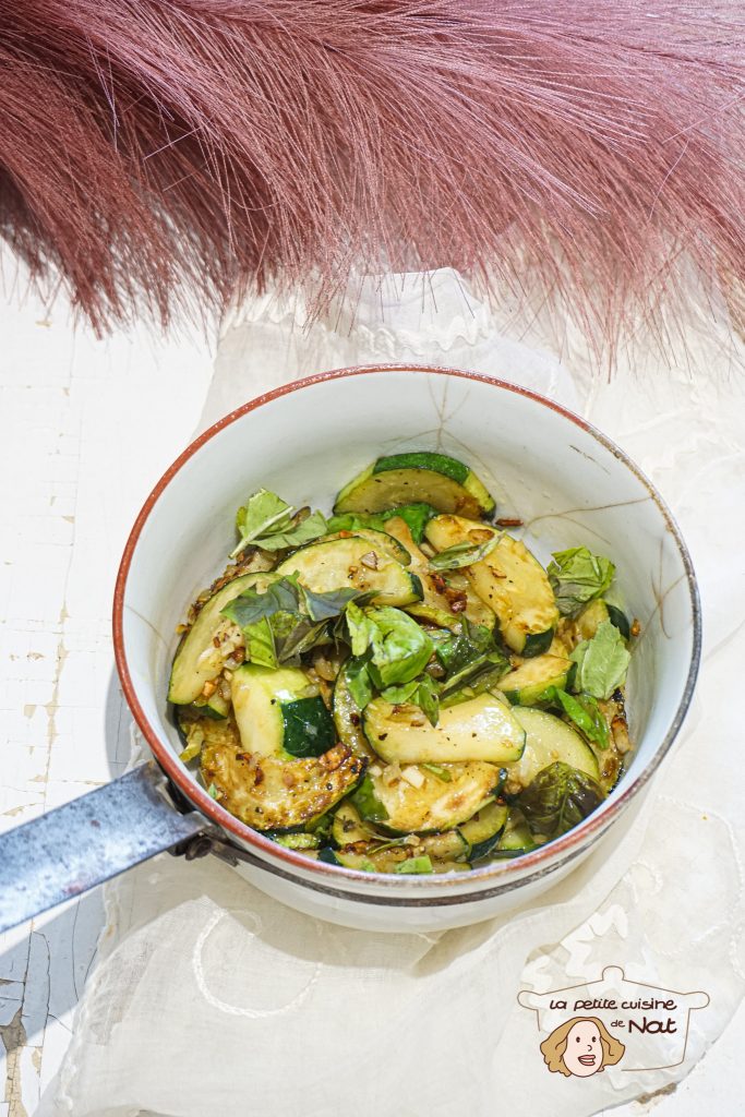 Courgettes sautées à l'ail et au basilic