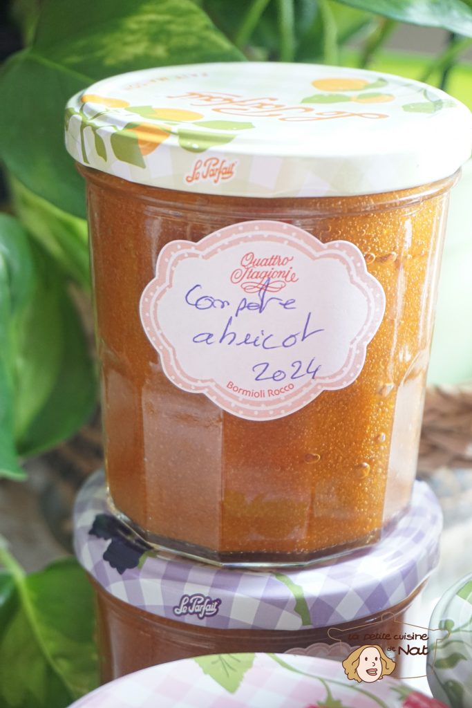 Compote d'abricot en conserve